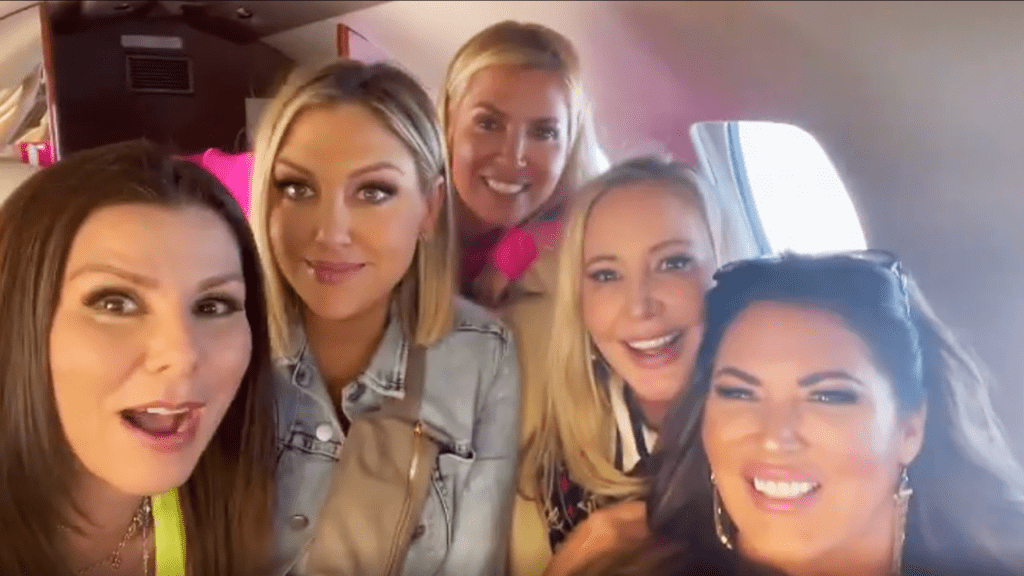 RHOC S16 - housewives on a private jet going to Cabo