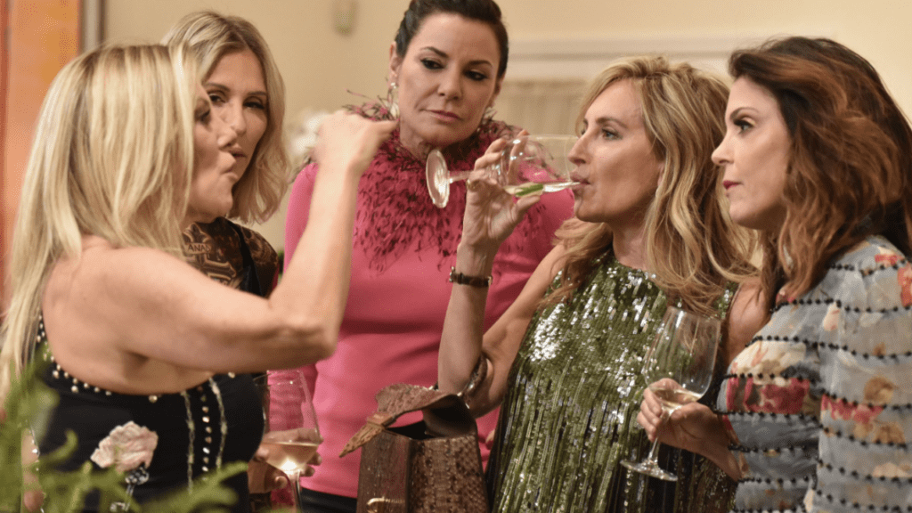 RHONY S10 - the housewives at Bethenny's birthday dinner at Hamptons