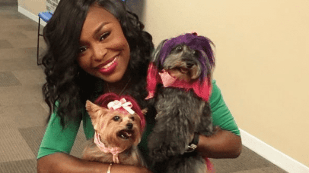 Married to Medicine S3 - Quad refosuses on her dog clothing brand