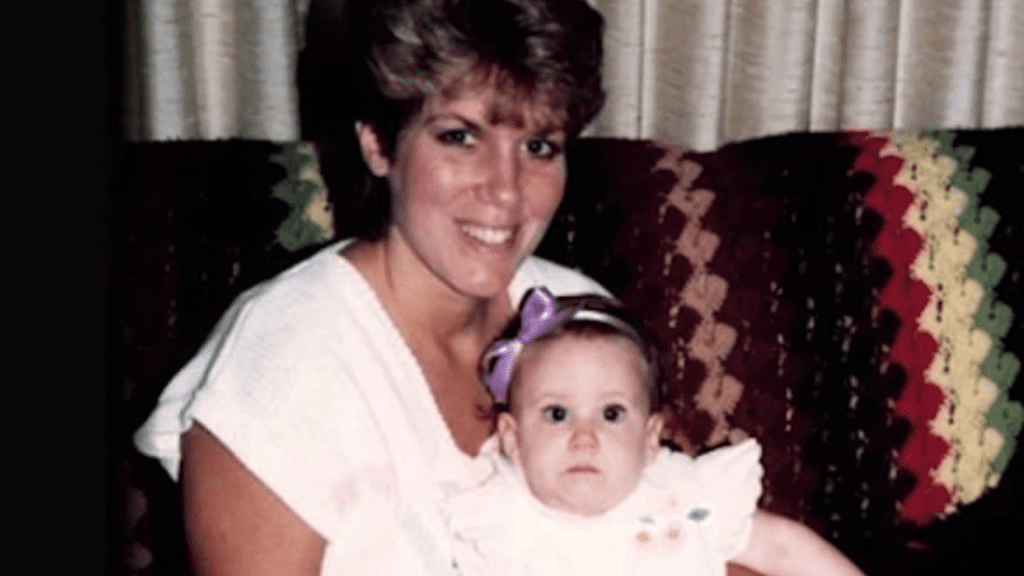 young Casey Anthony with her mom, Cindy