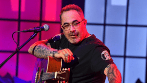Aaron Lewis’s Net Worth, Height, Age, & Personal Info Wiki