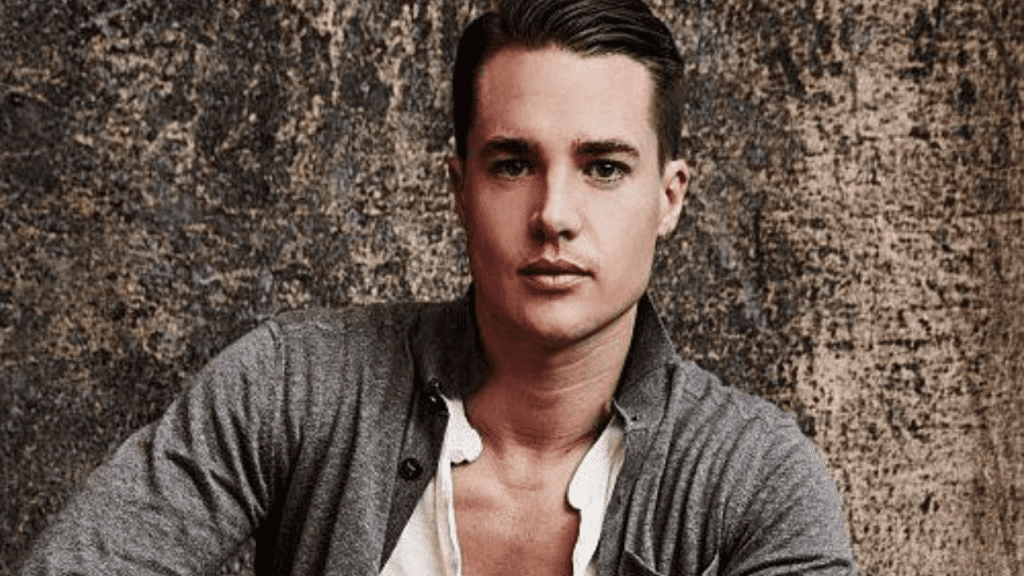 Younger Alexander Dreymon