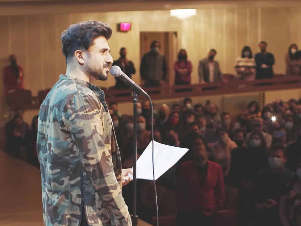 Vir Das doing a stand-up comedy performance