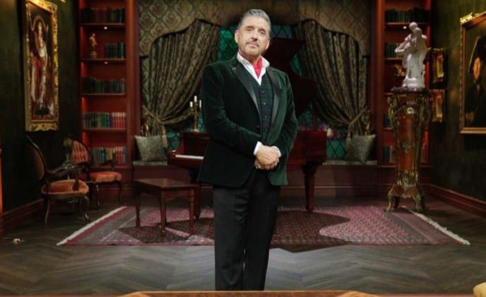 From January 2021 to April 2022, Craig Ferguson hosted the American game show "The Hustler" on ABC