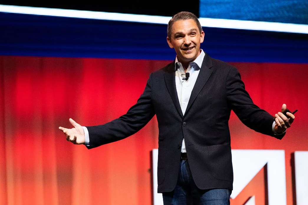 Ryan Deiss as a successful sales and marketing expert