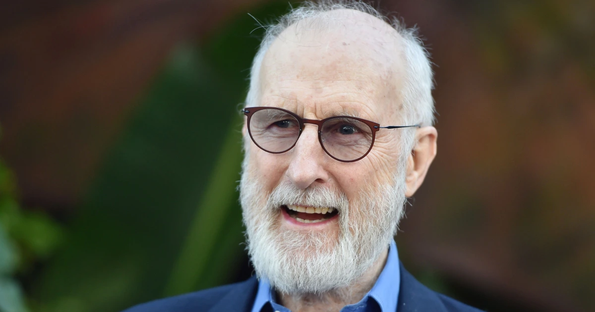 How rich is James Cromwell?