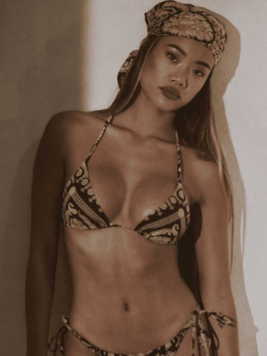 Hot bikini Nona Sobo