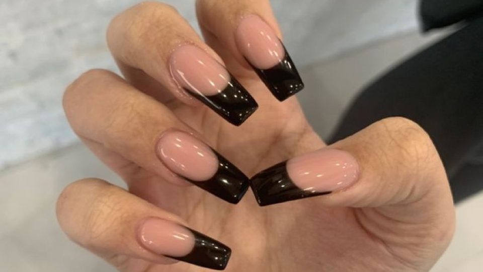 black french manicure 1